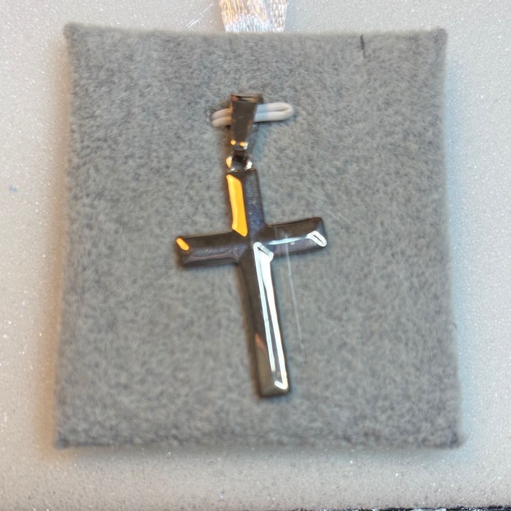 STERLING SILVER CROSS PENDANT